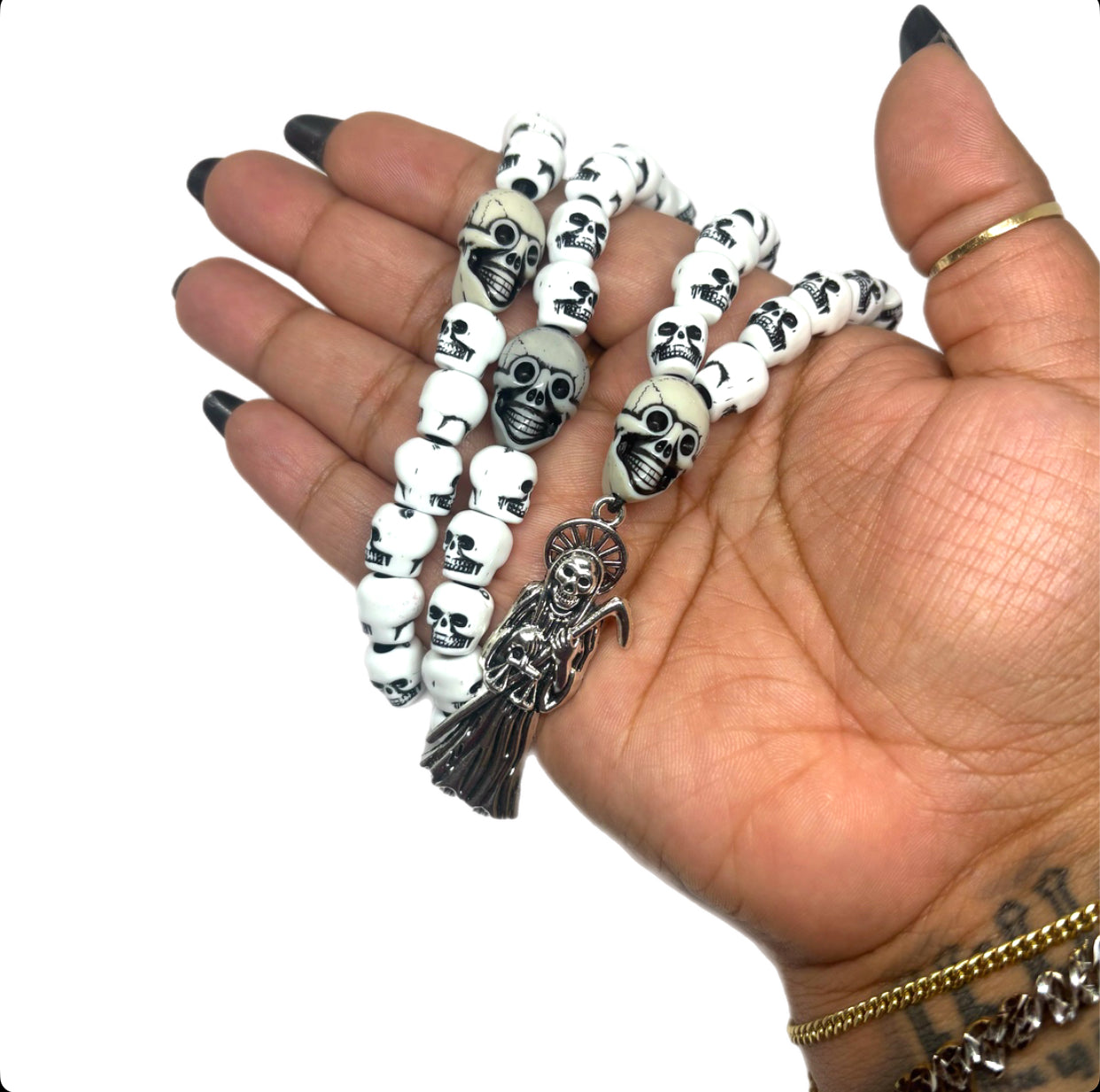 Rosario de Calaveras con Santa Muerte